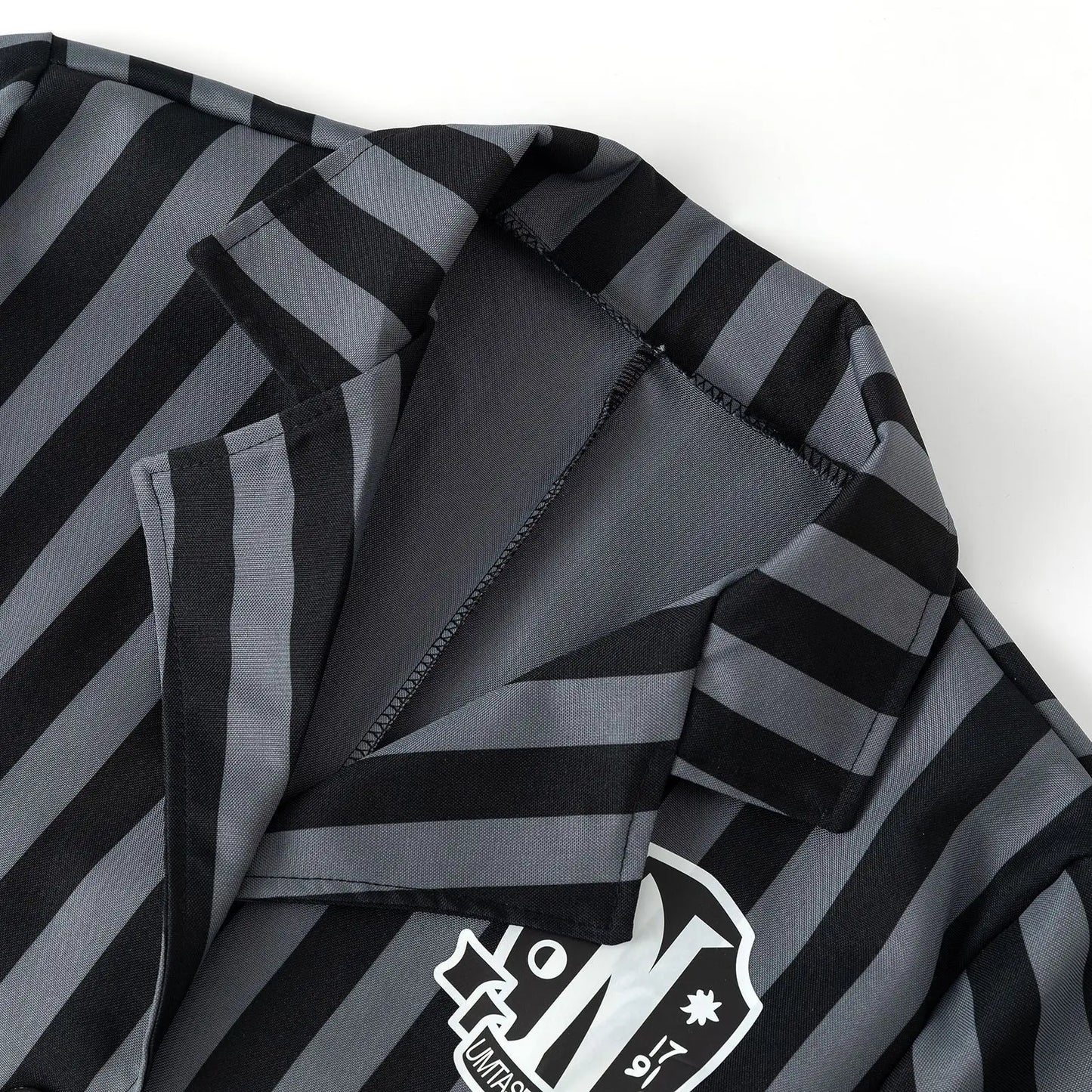 Wednesday Addams Kinderkostüm – Schwarzes gestreiftes Schuluniform Kleid mit Zubehör – Cosplay Outfit für Halloween & Motto-Partys